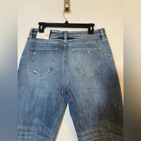 NWT Kancan Jeans Straight Fit High Waisted Medium Wash Distressed Jeans  Size 29 - Picture 6 of 8